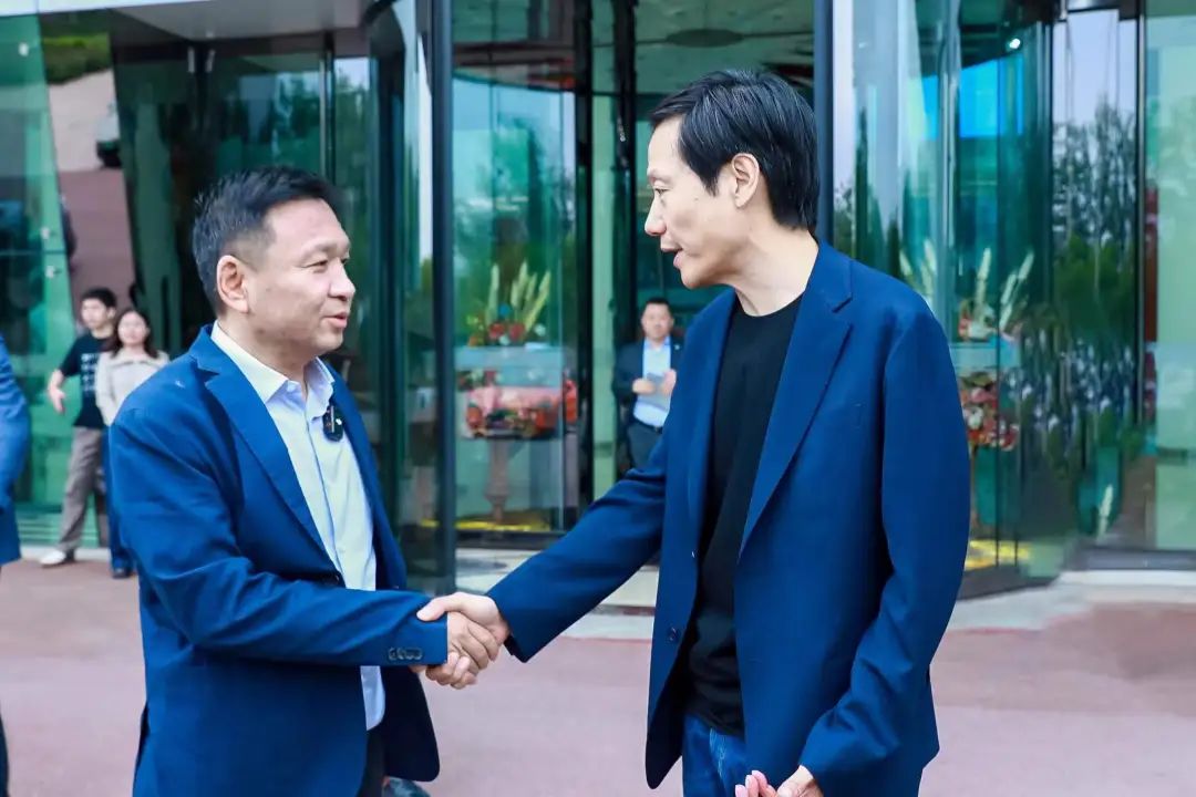 雷軍：感謝北汽！張建勇：支持小米！